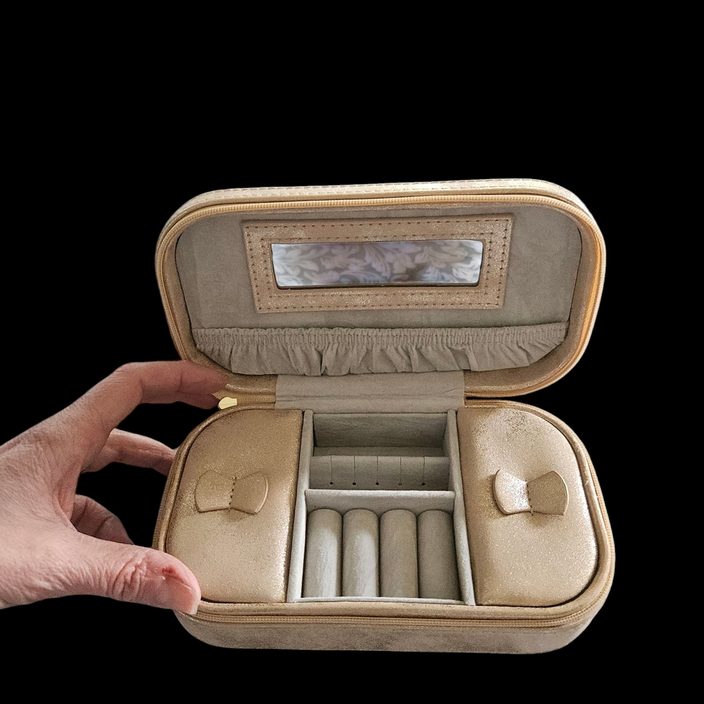 Charming Beige Jewelry Travel Case.  #0062 - Picture 7 of 7
